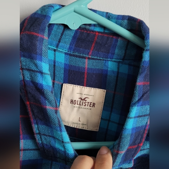 Plaid Hollister button-up - Picture 2 of 3